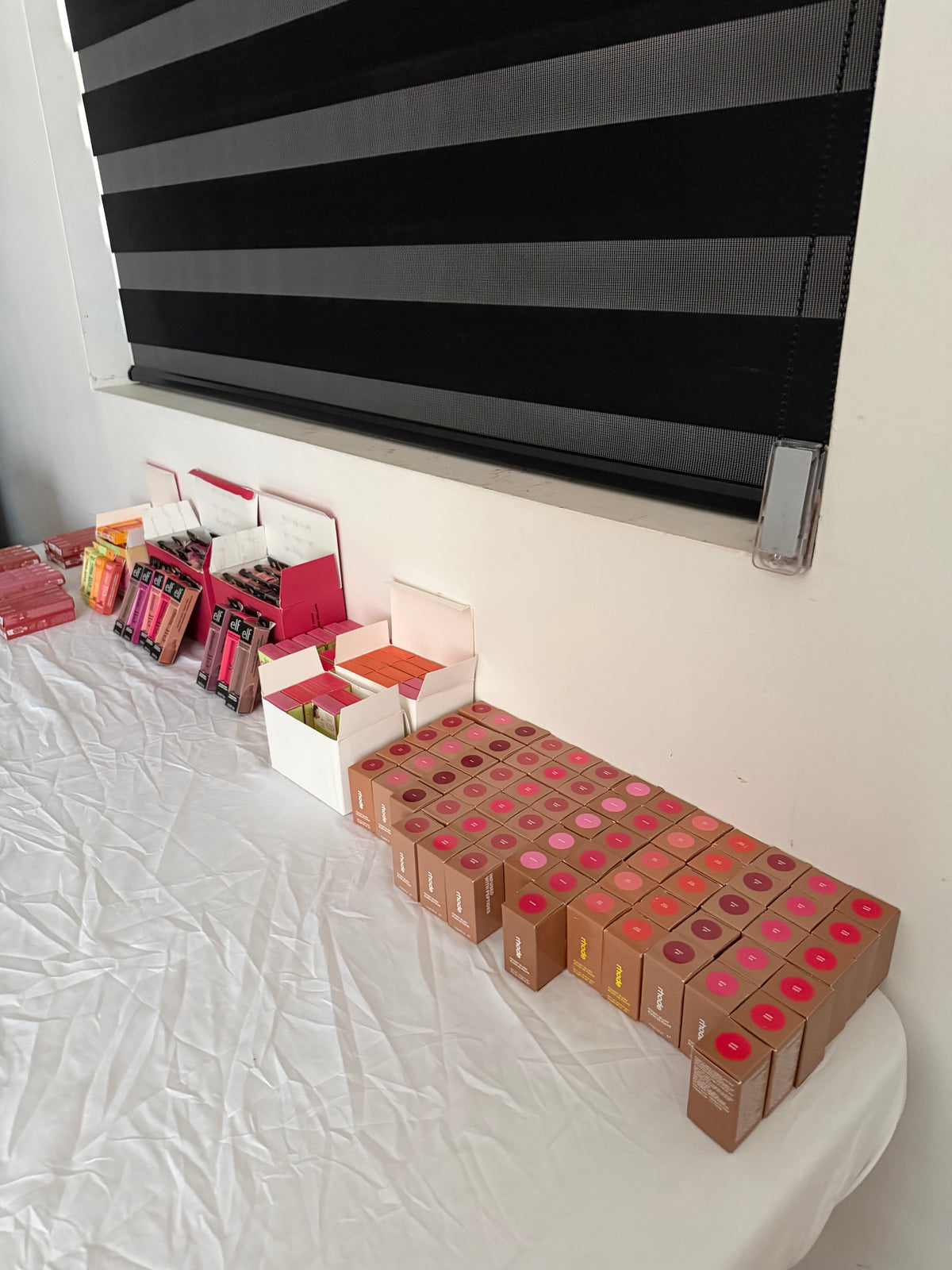 Pack de Mayoreo Premium – Caja de Maquillaje Tendencia (10 Piezas Seleccionadas)